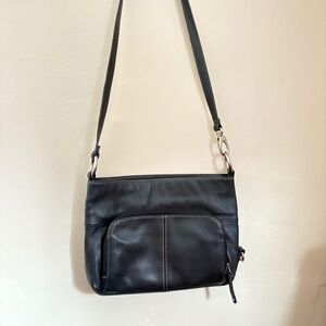 Tiangello; pebble leather, shoulder/cross body bag; lined, black